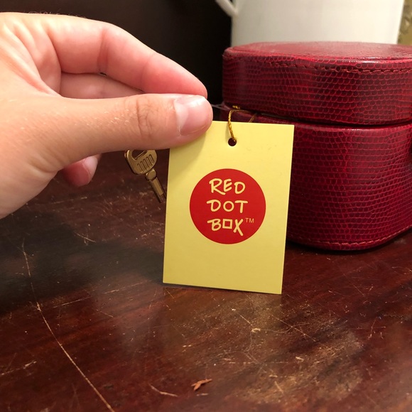 NWT! Red dot box mini travel jewellery box - Picture 2 of 6